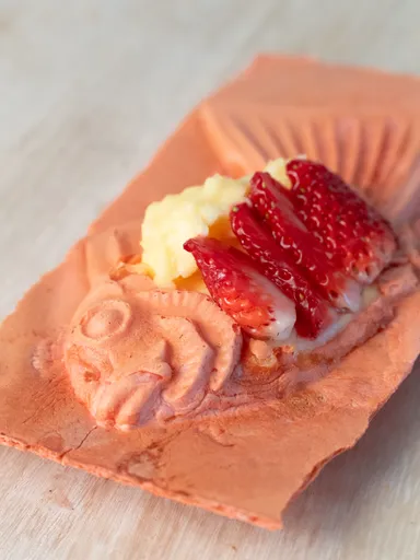 キンメたい焼き〈クリーム／いちご〉2