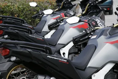 (7)新型アフリカンツイン2：木下 史雄 撮影