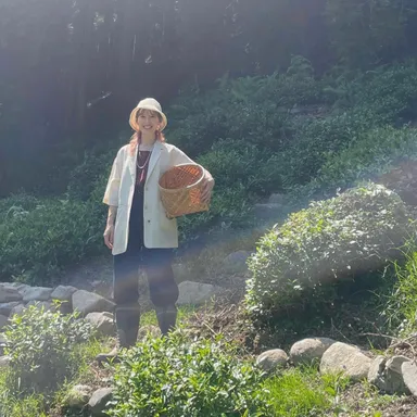 オーナー(安田丹)自ら日本各地の農家さんのもとへ