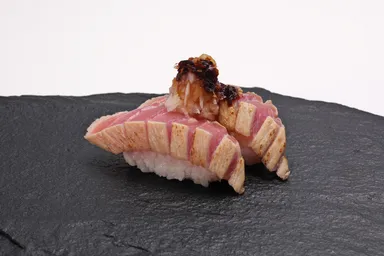 まぐろハラミの厚切りステーキにぎり