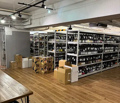 「SWAILIFE WINE SHOP」店舗内観