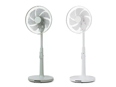 ソファを越えて、心地よさが届くハイポジションDCリビング扇風機