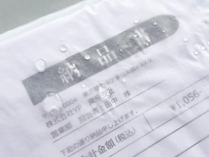 撥水ニス加工で水を弾いている様子