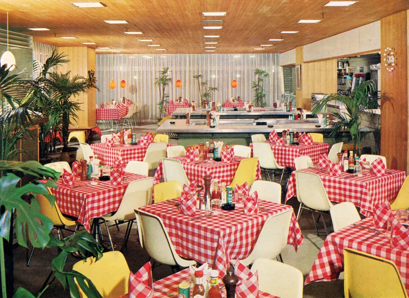 創業1964年トップス1号店の様子