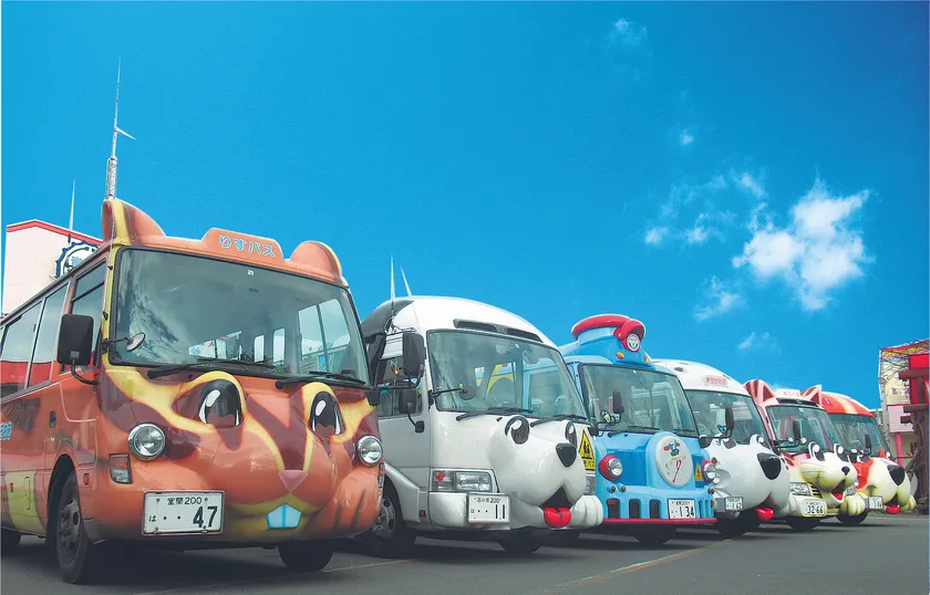 かわいいバスで毎日登園がわくわく！