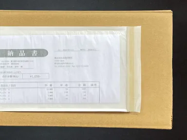 段ボール外装に貼付されたエコロジパックの使用イメージ