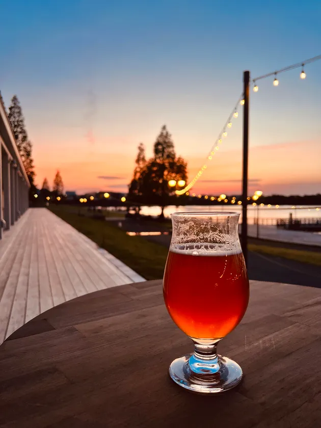 水辺の夕焼け&ビール