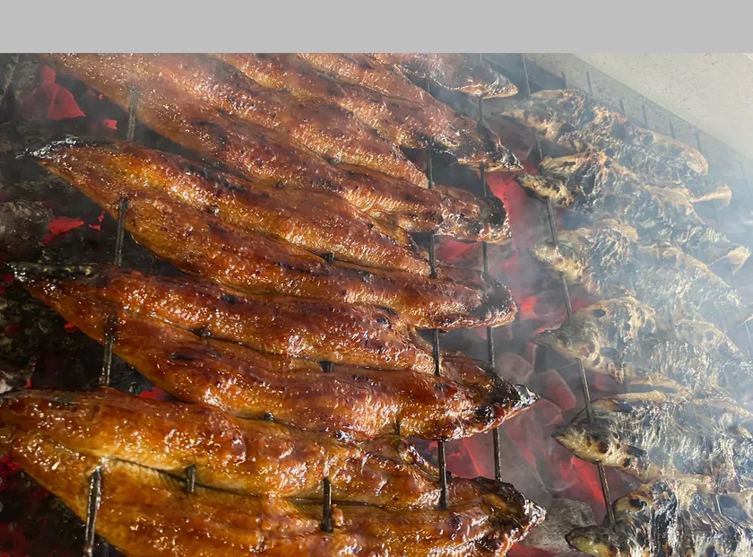蒸さずに備長炭のみで焼き上げる関西伝承の技法「地焼き」です。