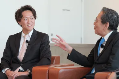 APAコーポレーション代表 岡田憲己とルー大柴氏