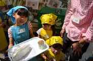 子どもが商品を販売する「キッズマルシェ体験」