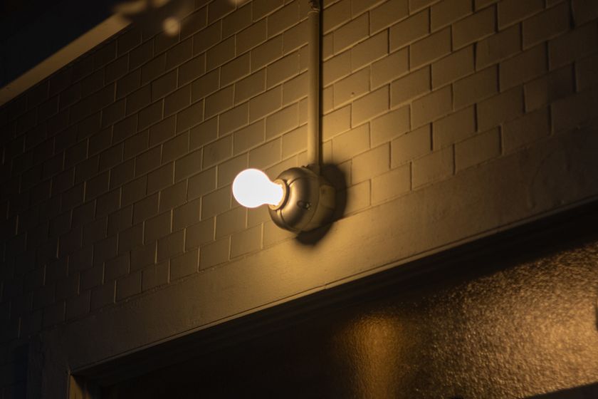 【新製品】工業的質感を追求したアルミ鋳物製ブラケットライト　
「CAST ALUMINUM LAMP」を発売