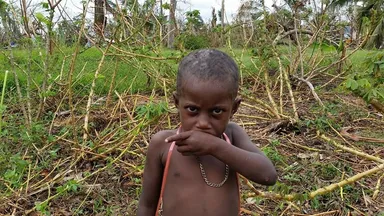 被災者の少年(エファテ島)