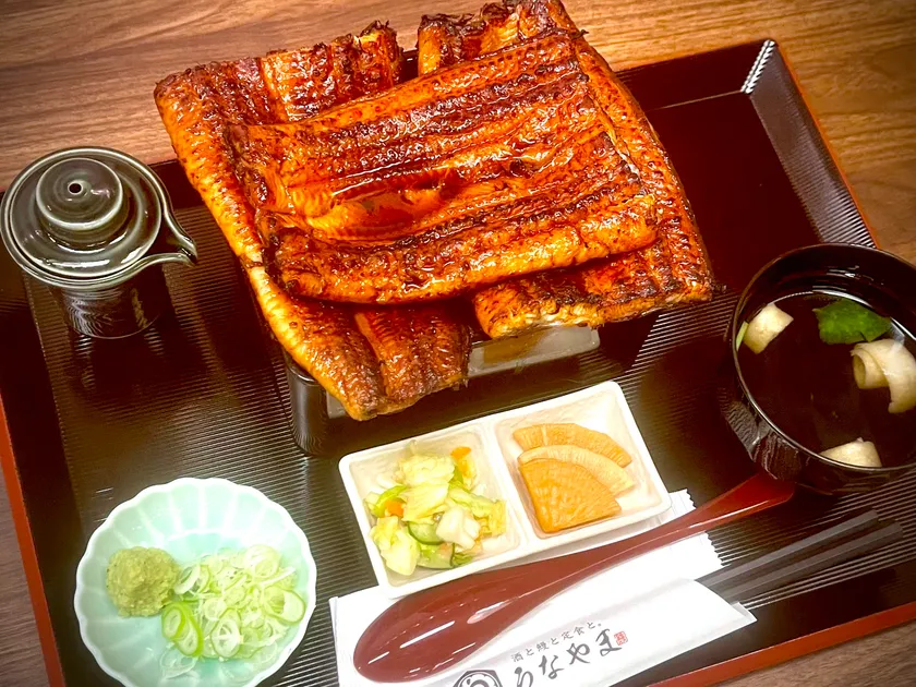 鰻2匹を使用した圧巻のボリューム