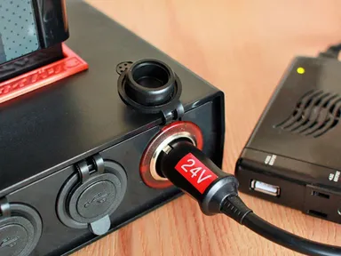 サイバシ02前面(DC24Vシガーソケット)