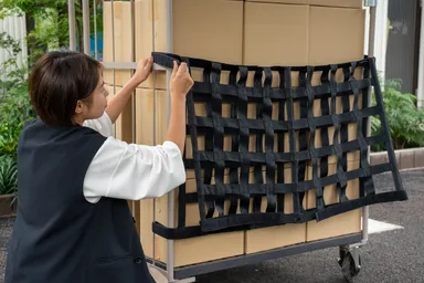 マジックテープで簡単に取付可能