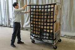 カゴ台車用荷崩れ防止カバー「コボサンクス」