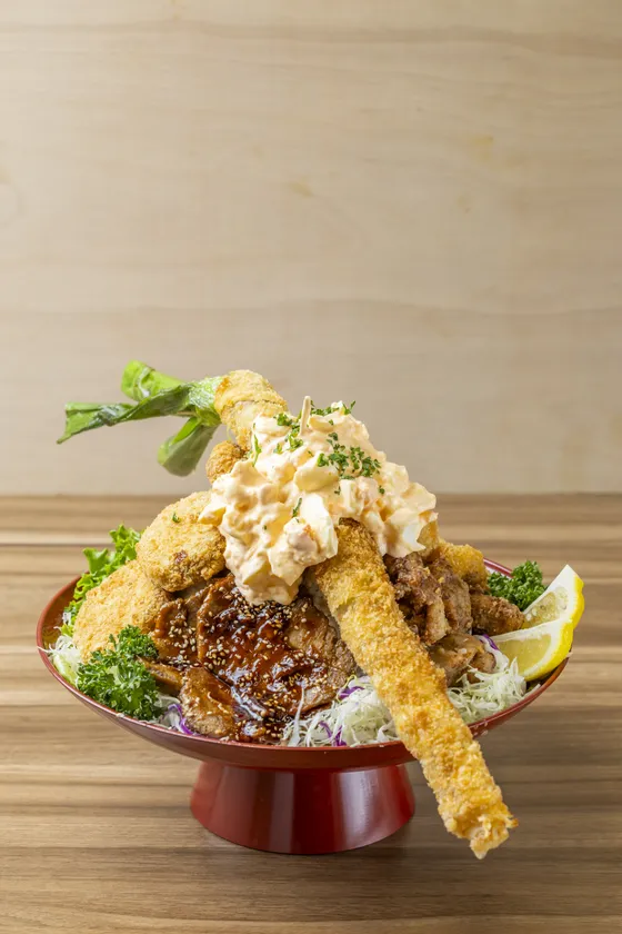 デカ盛りトライアル 「里の大山　デカ盛りおがわ丼」