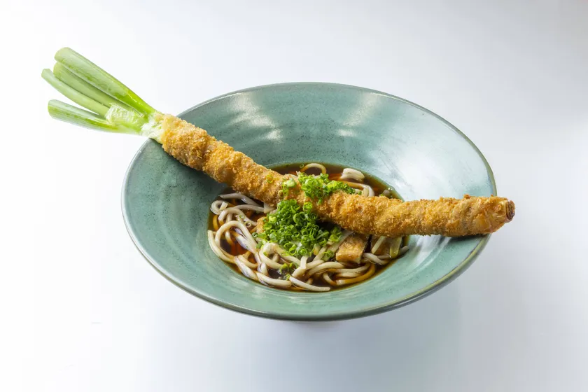 「ネギまるごと1本肉巻きうどん」1,111円