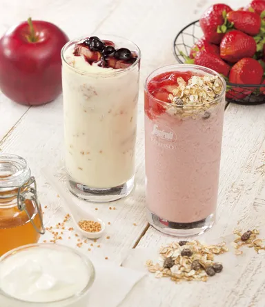 アップルベリーヨーグルトシェイク／ストロベリーヨーグルトグラニータ