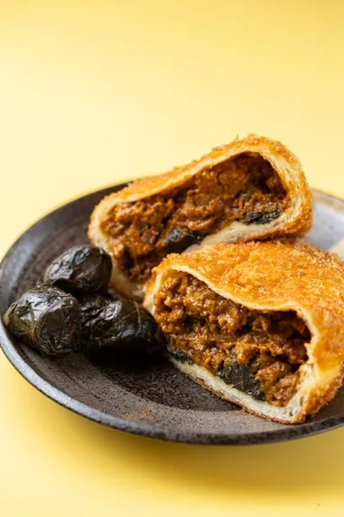 しそ巻きらっきょうのキーマカレーパン