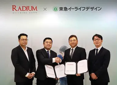 (写真左より) Radium Development Berhad　Executive Director：Chai Woon Hou氏、 Group Managing Director：Datuk Gary Gan Kah Siong氏、 株式会社東急イーライフデザイン 代表取締役社長：鮎澤 英輔、企画推進部部長：森 正道