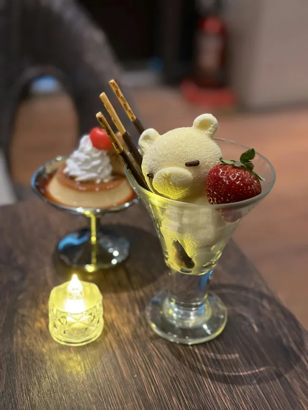 左/レトロプリン 右/くまちゃんアフォガード ※イメージ写真