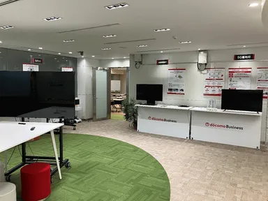 ＜「CROSS LAB Kanazawa」の室内＞