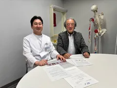 名古屋市立大学整形外科 村上英樹主任教授(左)と大里研究所 林幸泰理事長(右)