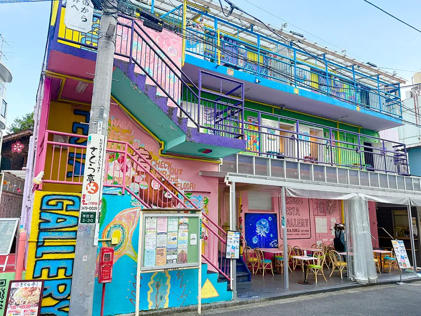 WEST館