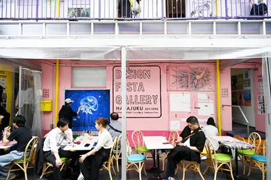 WEST館外の様子1