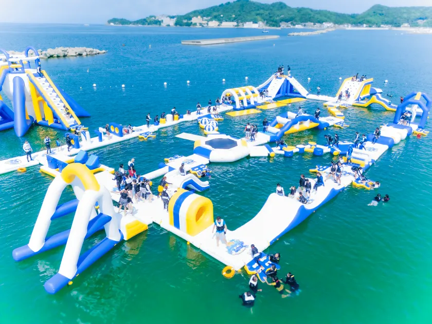 海上アスレチック「AQuaLooP」 ※2025年開催時の様子