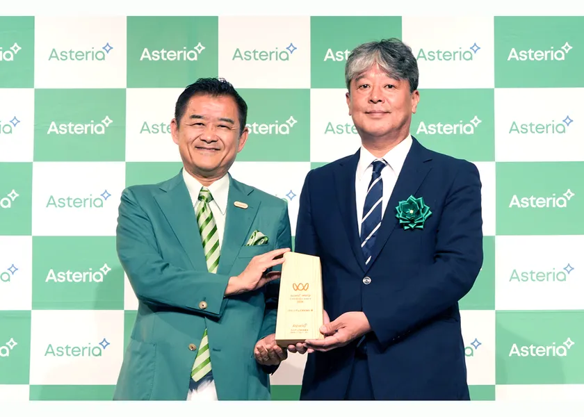 アステリア株式会社 代表取締役社長 平野 洋一郎様(左)、当社 常務執行役員 ERPソリューション事業本部長 三澤 義博(右)