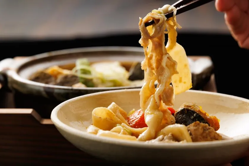 紅梅や特注オリジナル麺