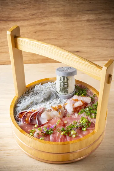 ととビック!! 海の恵み桶丼
