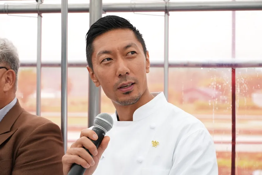 ENOWA FARMで毎年新しい野菜に挑戦してきた経験を踏まえ、今回のプロジェクトによって食材づくりの幅がさらに広がることに期待(ENOWA YUFUIN エグゼクティブシェフのタシ・ジャムツォ氏)