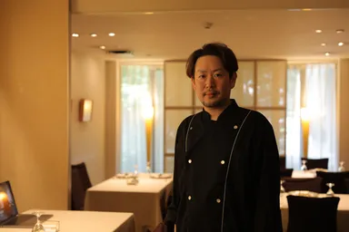 フランス料理 ミル・エルブ　料理長　向野 祐介