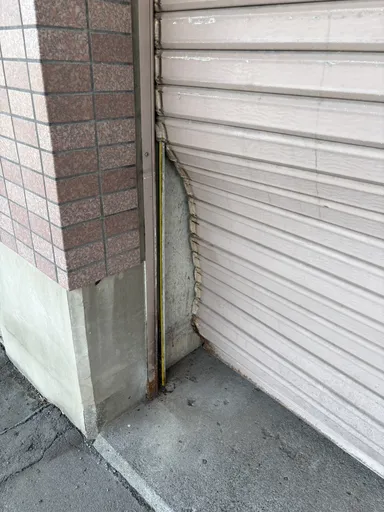 破損したシャッター