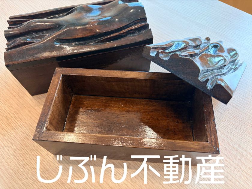 じぶん不動産、解体時の廃材・家具を額縁や小物入れに再生する
「思い出再生プロジェクト」を展開
床柱を活用した小物入れの製作事例も公開