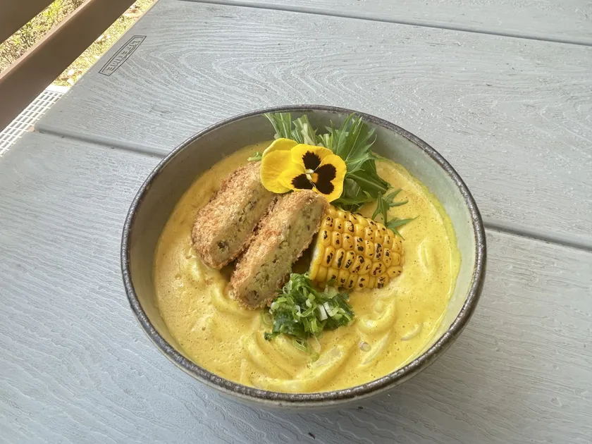コ~ンな華麗(カレー)うどんに小川町コロッケのせちゃいました。