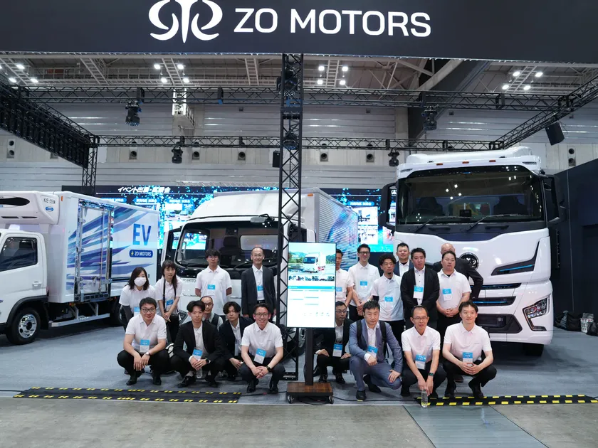「ジャパントラックショー2026」で初披露された、ZO MOTORS(大象自動車)の新型EVトラック「ZM5」。