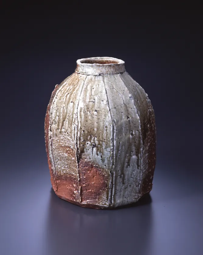 神山 清子「信楽鎬壺」 昭和60／1985 滋賀県立陶芸の森陶芸館(撮影：杉本 賢正)