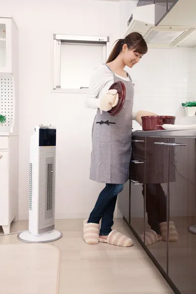 「ホット＆クール プレミアムタワーファン」使用シーン(1)