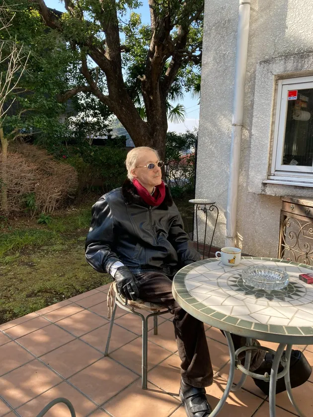 自宅の庭にて