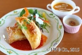 英国風2種のパイランチ（スープ・デザート付）