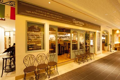 タオルミーナ　外観