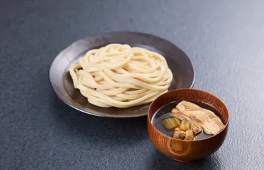 埼玉県三社共同開発「武蔵野うどんと肉汁うどんつゆセット」調理例