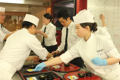 開店までに間に合うよう段取り良く仕上げます