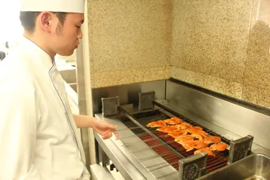 現場仕様の機器で調理します