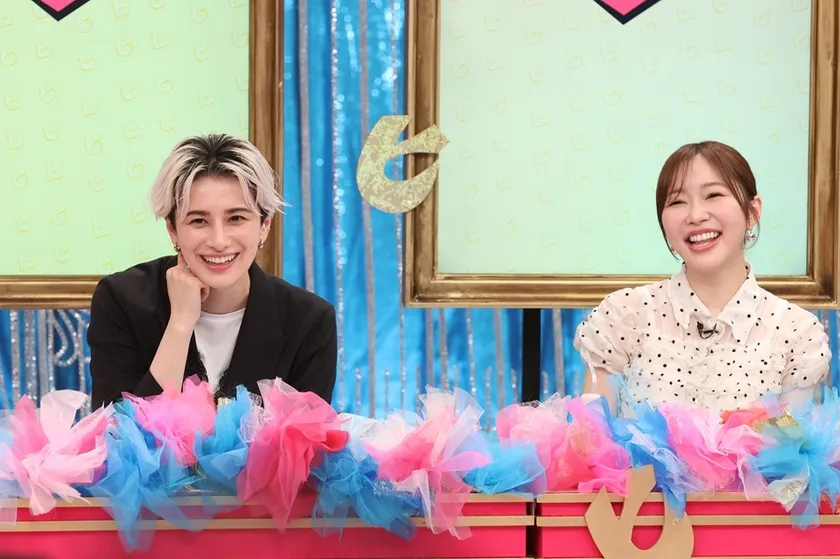 左から)ホラン、指原