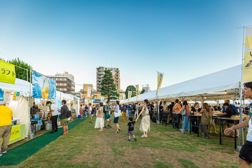 青空と芝生とクラフトビール。
町田シバヒロで「大江戸ビール祭り2026夏」開催!